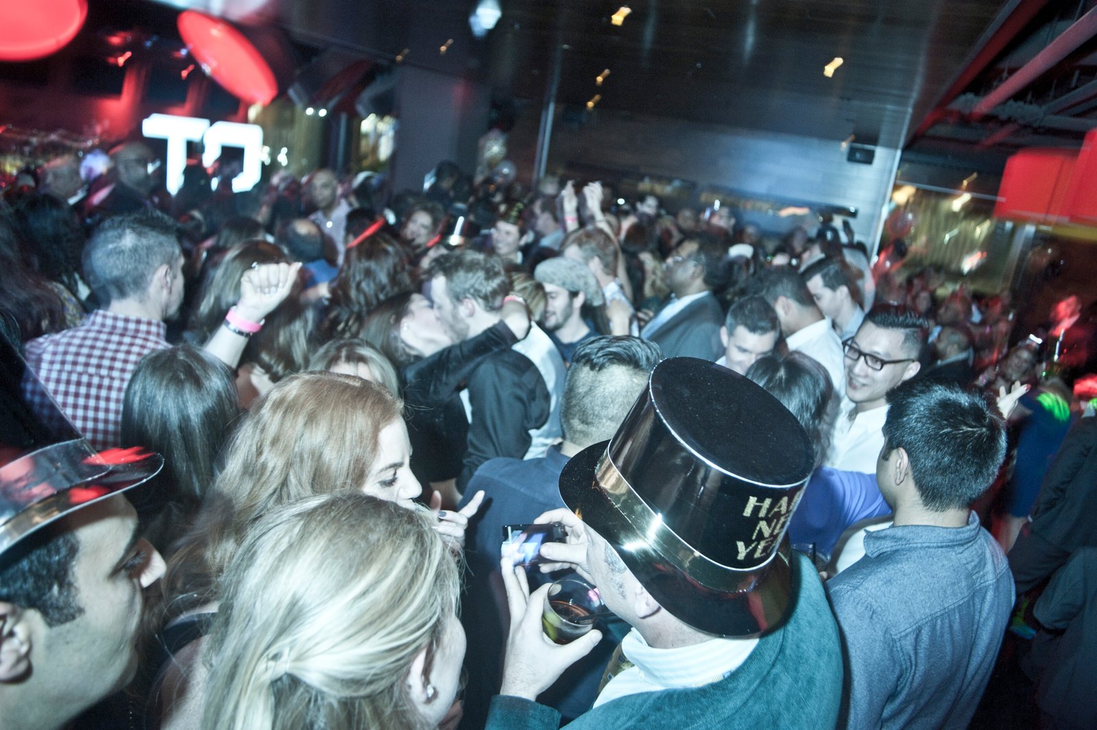 What Happened at Single in the City&#039;s New Year’s Eve Party | Singleinthecity.ca