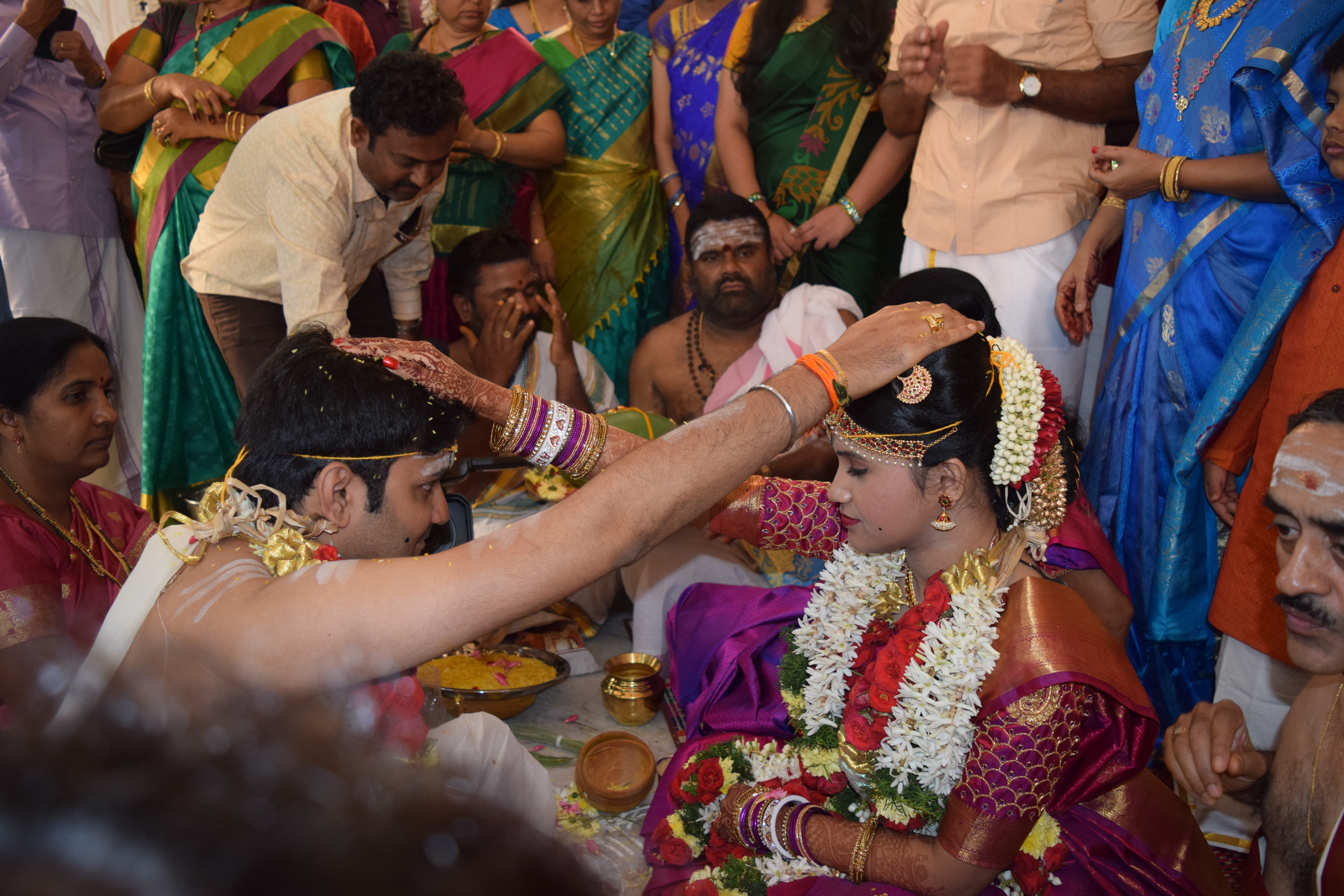 Индийское общество было. Индийские обычаи. Индийская свадьба. Свадьба в Индии. Свадебная церемония в Индии.